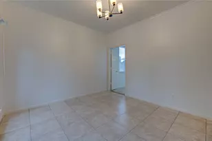 15318 Amesbury Ln, Sugar Land, TX 77478 - Photo 6