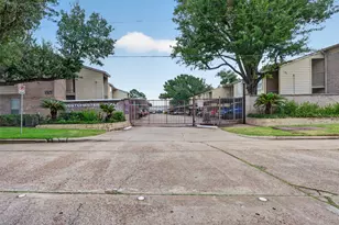 700 Thicket Ln, Houston, TX 77079 - Photo 6