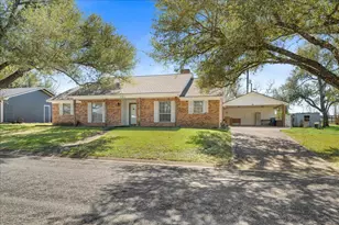 721 Concordia B Dr, Bellville, TX 77418 - Photo 1