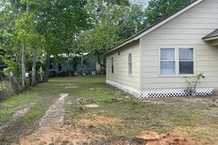 809 19th St, Hempstead, TX 77445 - Photo 4