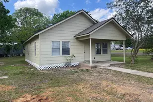 809 19th St, Hempstead, TX 77445 - Photo 2