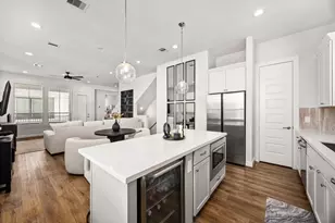 2718 Grand Fountains Dr, Houston, TX 77054 - Photo 2