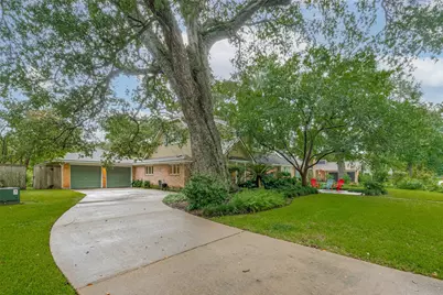 219 Huckleberry Drive, Lake Jackson, TX 77566 - Photo 6