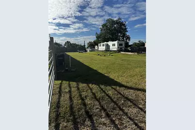 2226 Avenue L, Dickinson, TX 77539 - Photo 2
