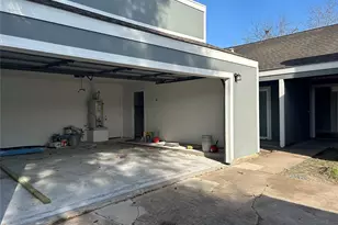 11719 Pender Ln, Houston, TX 77477 - Photo 4