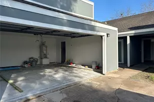 11719 Pender Ln, Houston, TX 77477 - Photo 4