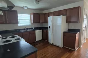 718 E Columbus Dr, Wharton, TX 77488 - Photo 4