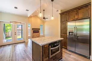 2410 28th Ave N, Texas City, TX 77590 - Photo 8
