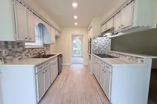 16338 Hollow Wood Dr, Houston, TX 77090 - Photo 2