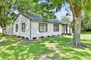 622 S Idaho St, La Porte, TX 77571 - Photo 2