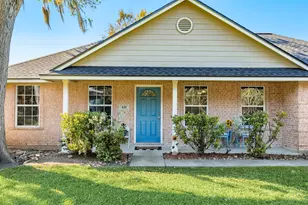 621 Humble St, West Columbia, TX 77486 - Photo 8