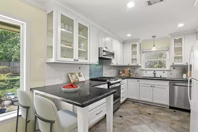 1427 Adkins Road, Houston, TX 77055 - Photo 6
