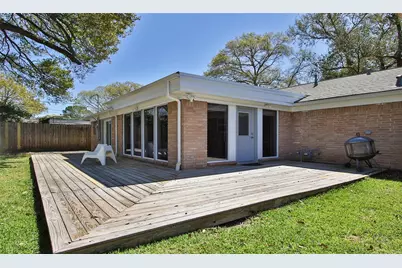 9638 Meadowland Drive, Houston, TX 77063 - Photo 20
