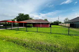 13421 Utica St, Houston, TX 77015 - Photo 2