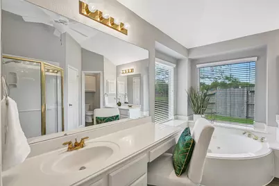 13906 Aspen Knoll Court, Houston, TX 77059 - Photo 18
