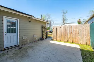 7431 Moline St, Houston, TX 77087 - Photo 36