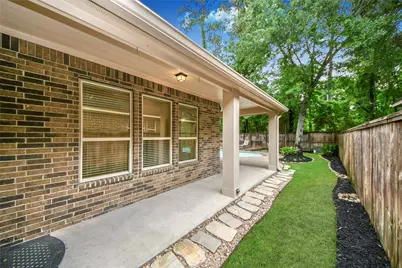 18 Blue Wildflower Place, The Woodlands, TX 77354 - Photo 4