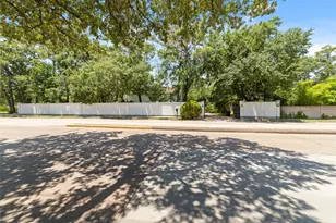 335 Voss Rd, Houston, TX 77024 - Photo 44