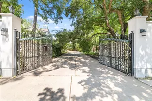 335 Voss Rd, Houston, TX 77024 - Photo 14