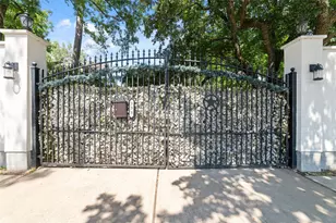 335 Voss Rd, Houston, TX 77024 - Photo 16