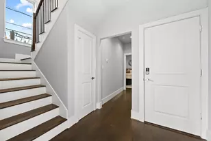 1565 W 22nd St, Houston, TX 77008 - Photo 2