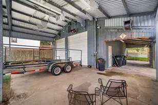 221 11th St, Dickinson, TX 77539 - Photo 32
