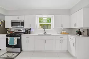 5638 Simsdale St, Houston, TX 77033 - Photo 10