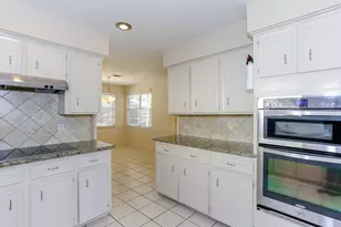 2822 Durban Dr, Houston, TX 77043 - Photo 18