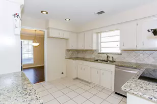 2822 Durban Dr, Houston, TX 77043 - Photo 22