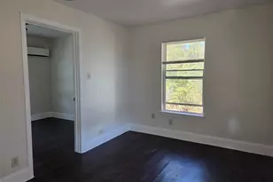 302 71st St, Houston, TX 77011 - Photo 4