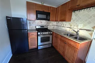 302 71st St, Houston, TX 77011 - Photo 1