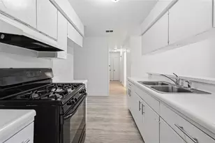 9139 Lytle Ave, San Antonio, TX 78224 - Photo 14