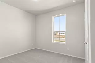 465 Hunters Xing Dr, Sealy, TX 77474 - Photo 16