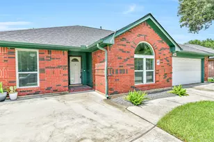 515 Valley Dr, Dickinson, TX 77539 - Photo 2