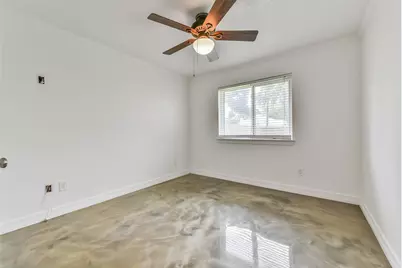 515 Valley Drive, Dickinson, TX 77539 - Photo 18