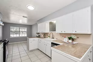1104 E Thirteenth St, Deer Park, TX 77536 - Photo 8