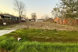 11015 Pandora Dr, Houston, TX 77013 - Photo 2