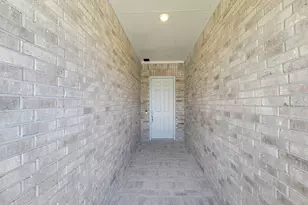 907 Youth Water Rd, Montgomery, TX 77316 - Photo 2