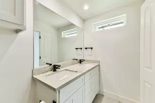 28 Back Bay Cir, Galveston, TX 77551 - Photo 18