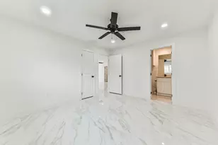 28 Back Bay Cir, Galveston, TX 77551 - Photo 16