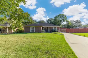 8018 Holiday Ln, Houston, TX 77075 - Photo 2