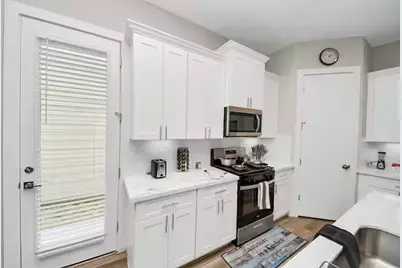 5935 Beall Street #B, Houston, TX 77091 - Photo 8