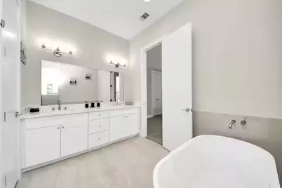 5935 Beall Street #B, Houston, TX 77091 - Photo 12