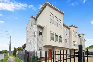 1902 Fletcher St, Houston, TX 77009 - Photo 2