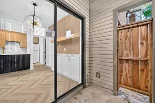 2025 Augusta Dr, Houston, TX 77057 - Photo 34