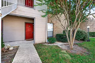 2025 Augusta Dr, Houston, TX 77057 - Photo 2