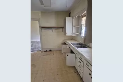 411 S Texana Street, Hallettsville, TX 77964 - Photo 10