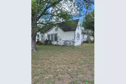 411 S Texana Street, Hallettsville, TX 77964 - Photo 2