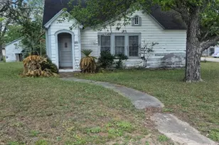 411 S Texana St, Hallettsville, TX 77964 - Photo 1