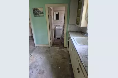 411 S Texana Street, Hallettsville, TX 77964 - Photo 12
